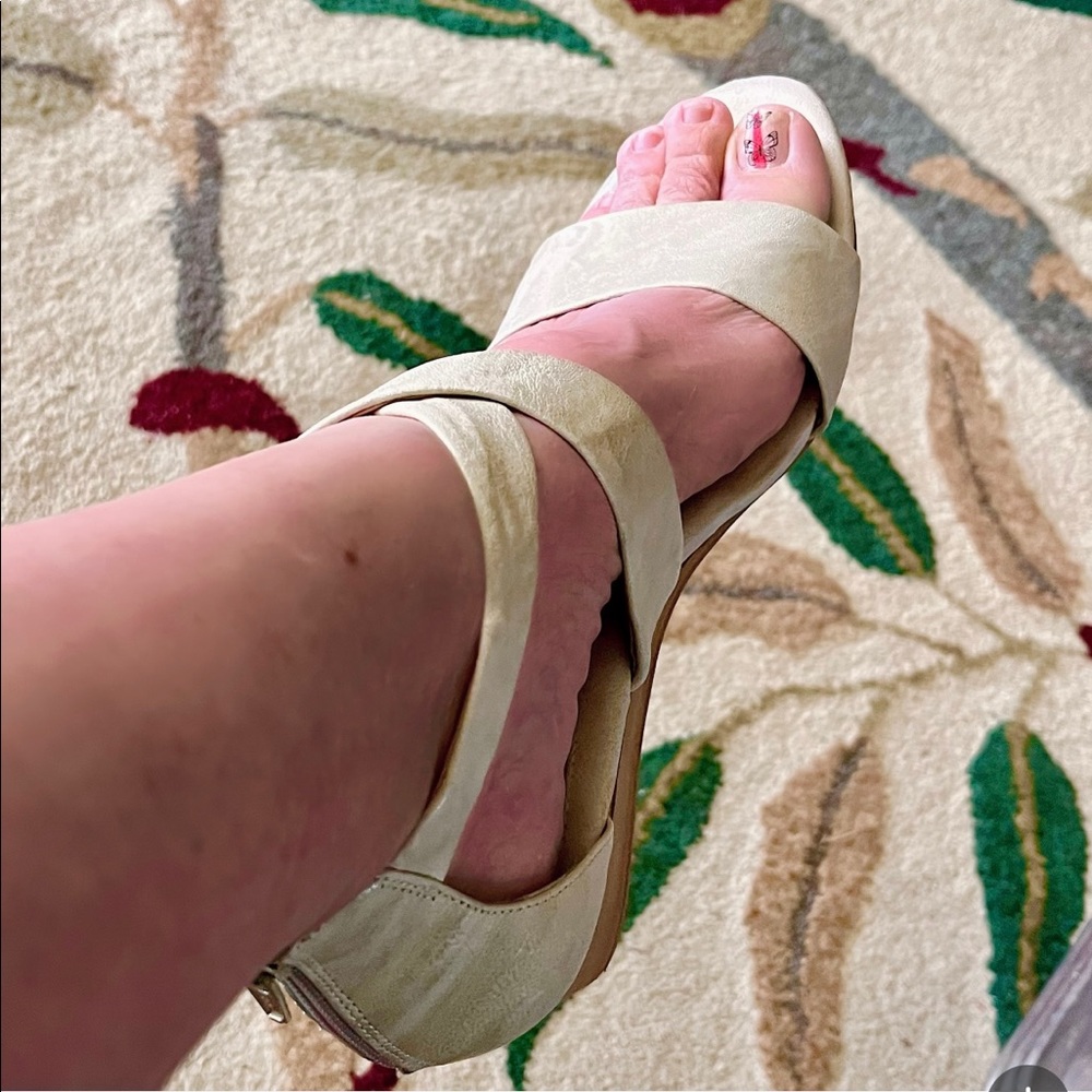 Soft sandals size 9.5 - Picture 7 of 7
